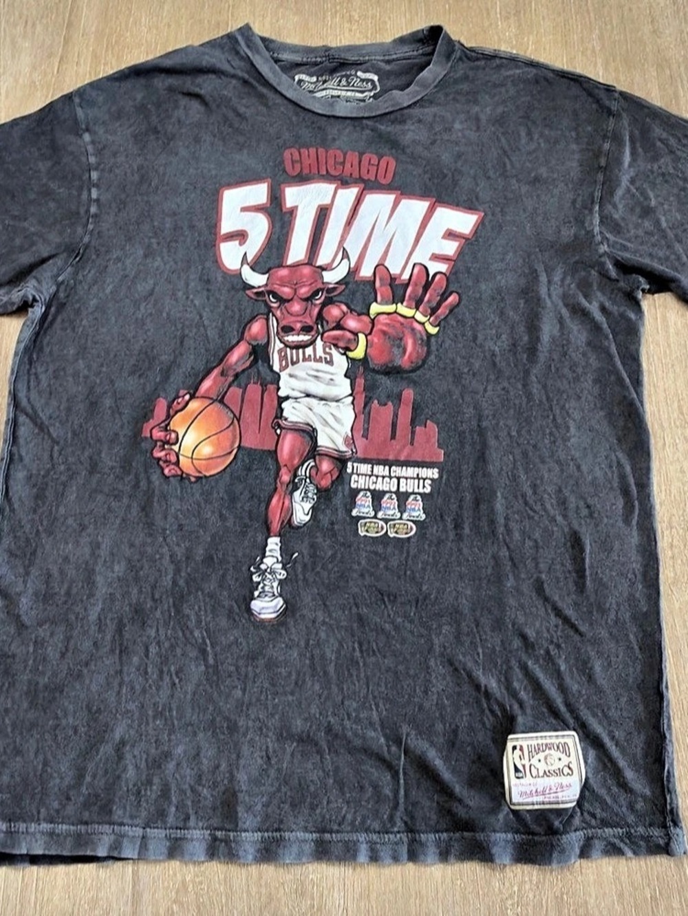 Mitchell & Ness Chicago Bulls 5-Time NBA Champions Hardwood Classics T-Shirt
